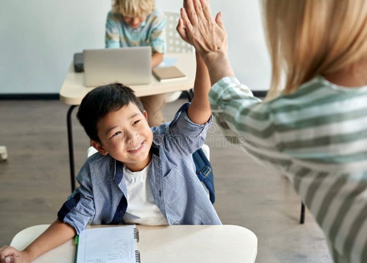 National Hug and High Five Day🙌🏻 Warm communication with children ...